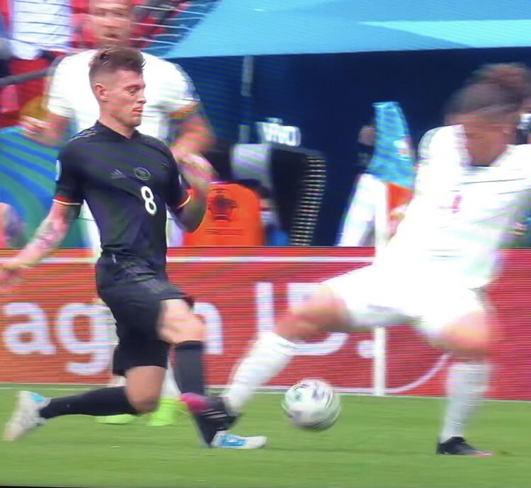 Fotbollsfanati1's tweet photo. What’s the difference? Yellow card for one of them and another receives the red one… FUCK VAR #var #euro2020 #sweden #danielsson #ukraine #England #redcard #eurotalk https://t.co/pKao3rk6RU