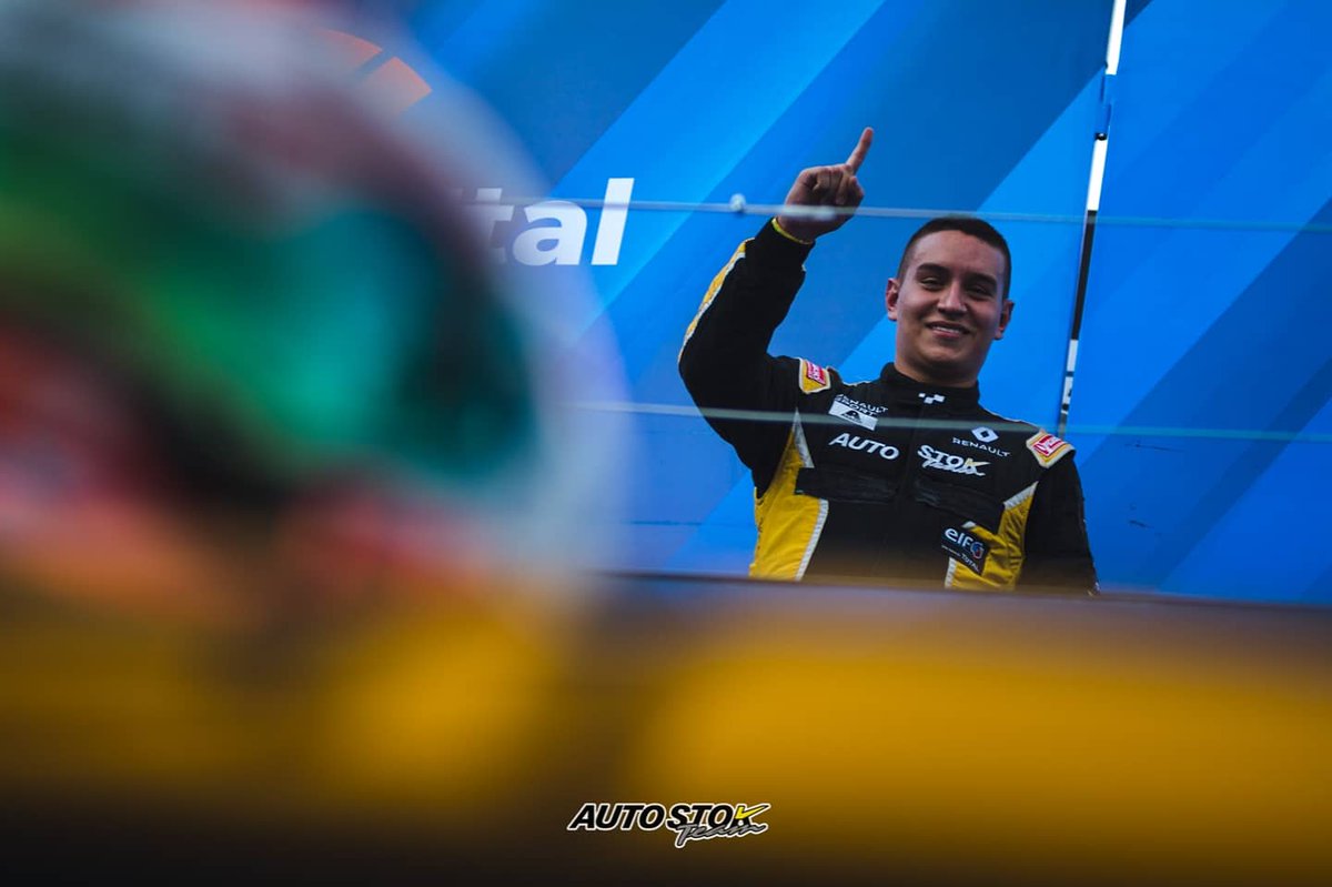 AutostokTeam's tweet photo. Así  celebra @Camilof88 sus triunfos de este sábado en el @tc2000colombia 
.
.
.
#SomosAutoStokTeam #SoyAutoStokTeam 
@AxaltaLATAM  @AxaltaRacing  @AllianzCol @AutoStok https://t.co/eGkh8gumGx