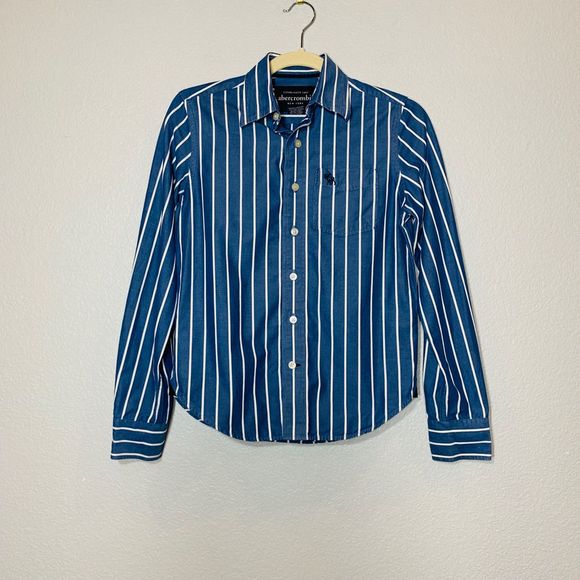 TrinaLovesHappy's tweet photo. So good I had to share! Check out all the items I'm loving on @Poshmarkapp #poshmark #fashion #style #shopmycloset #charlesdavid #loveriche #abercrombiefitch: https://t.co/TPJ8FQ88yM https://t.co/3z3I8MdUI5