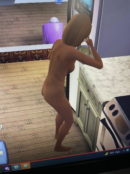 My game glitched and after her shower her clothes didn&rsquo;t load 😂 it&rsquo;s still technically pg she has no<a href="/tag/thesims4"class="tags"><span>#thesims4</span></a>