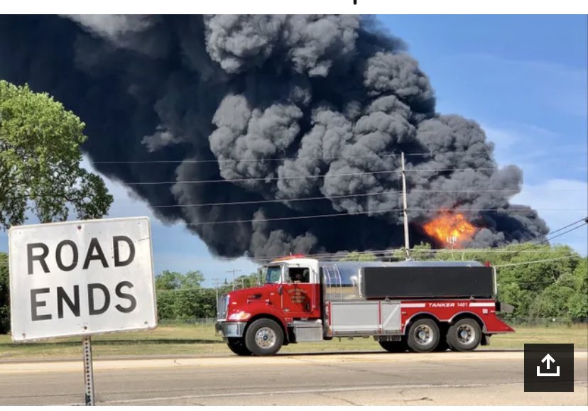 M30Alliance's tweet photo. - There is a chemical fire at Chemtool in Rockton. The skies in Rockford are darkened by the smoke from the fire. It is recommended people wear masks while outside. 📸 @scottpyates #occupycityhall #rockton #chemtool https://t.co/veGdj2EU1t