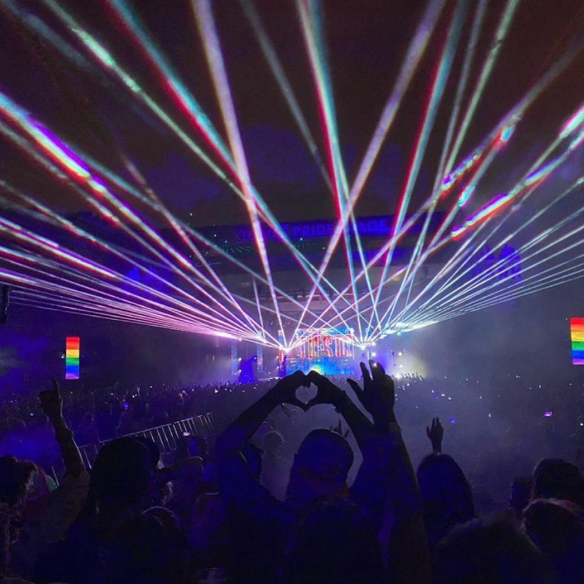 PLIChicago's tweet photo. Torrential downpours &amp; tornado warnings couldn’t deter the Performance Lighting team this past weekend as we provided gear, programming, and production services for all stages at this year’s Pride in the Park festival 💪

📸: Steven M. Koch/ GoPride, Ashlee Rezin Garcia/Sun-Times https://t.co/egTVZib3NZ