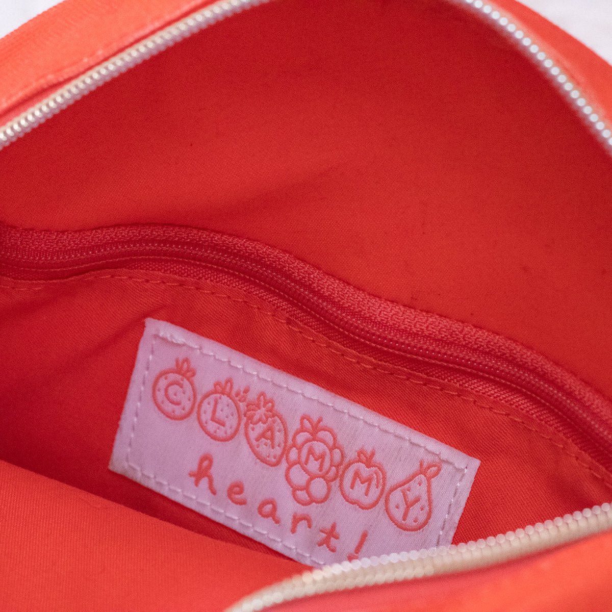 clammyheart's tweet image. ✨☁️ GIVEAWAY! ☁️✨ one winner will receive all three colorways of our sparking clouds purse! 🌟
☁️ must be following
✨ retweet to enter
☁️ open internationally
✨ giveaway ends 7/9, good luck!