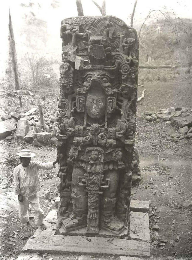 archaeologyart's tweet photo. The discovery of an ancient Maya statue deep within the jungles of Honduras, 1885. https://t.co/sFFybp01nW