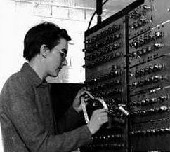 Kathleen Booth #ComputerScientist #mathematician #engineer. Credited with writing 1st assembly language & design of the assembler & autocode (ARC & APE(X)C) for Birkbeck College #computers. She helped design 3 different machines @BirkbeckUoL Born July 1922 bit.ly/3AbMvUf