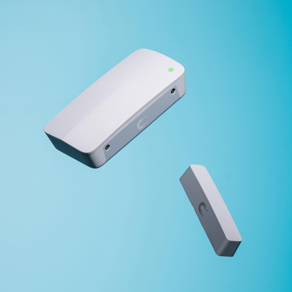 Cisco_Japan's tweet photo. ドアの開閉など物理的な空間セキュリティには #MerakiMT20
リアルタイムで設置場所を監視してくれます⚠
2つ持っても手のひらに収まるコンパクトさにはびっくり💨

#セキュリティのシスコ #cisco #meraki #ガジェット #シンプルライフ #detail #セキュリティ #コンパクト #ガジェット好き #MerakiMT https://t.co/KxY4O30PpF