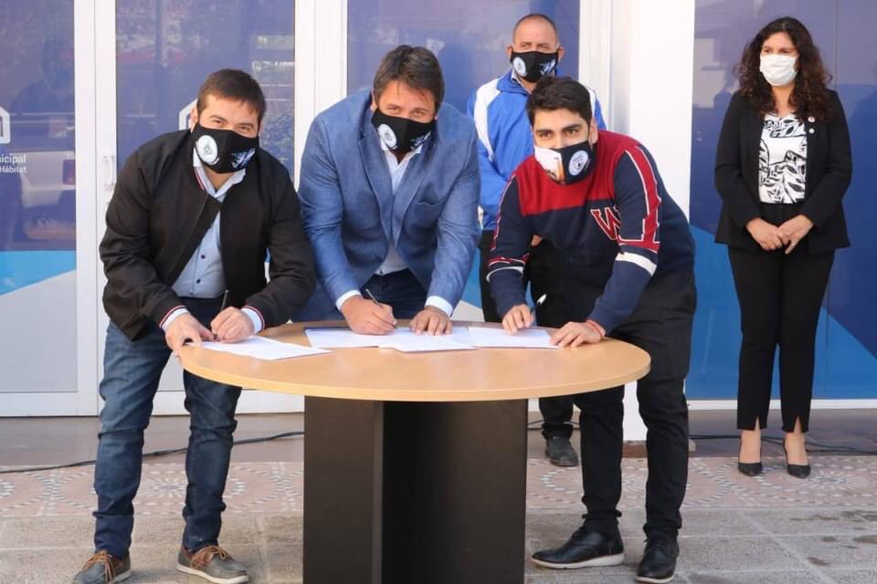 RucciLineaRoca's tweet photo. Felicitamos a los Compañeros Fraternales de la Seccional Neuquen por los logros obtenidos.

Link de Nota: https://t.co/VkdvRjmCZb https://t.co/axfMoznDoU