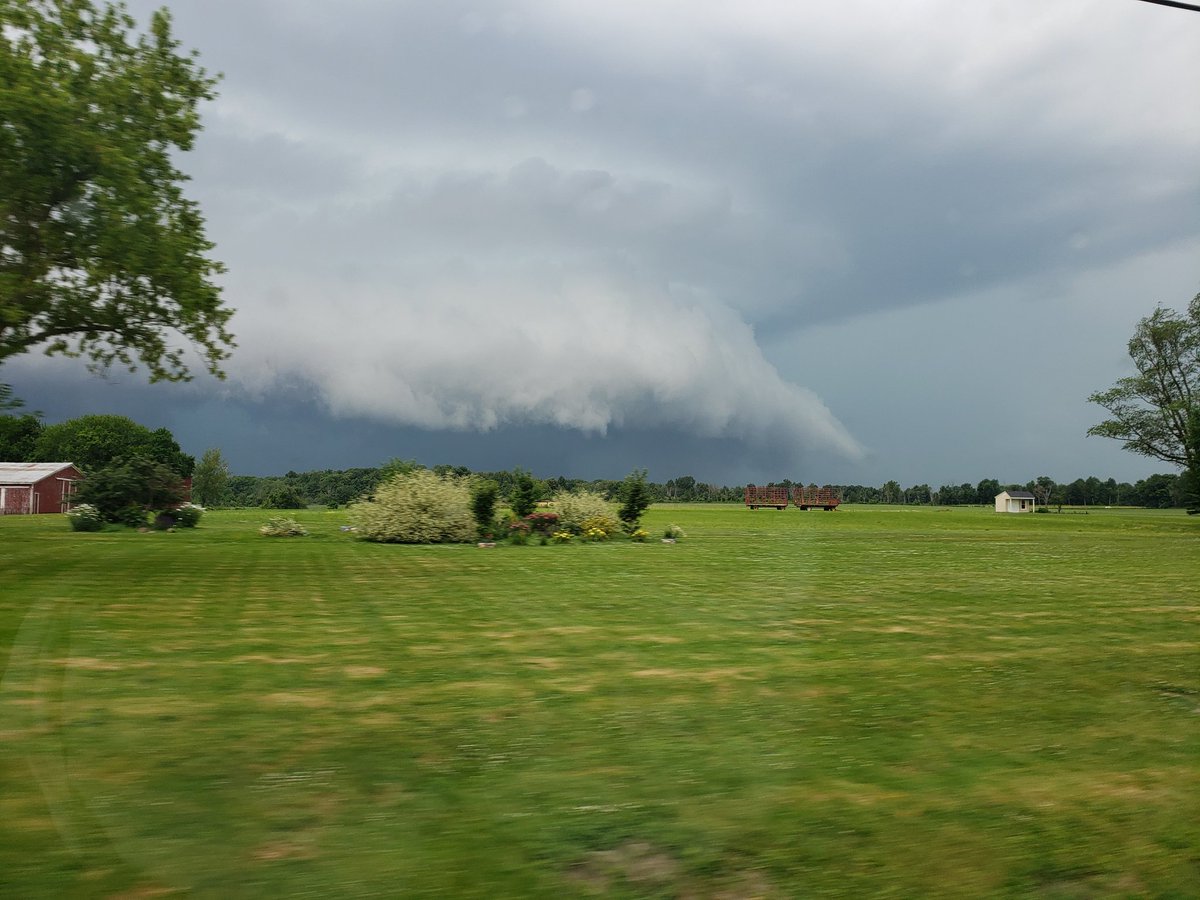 AlexWxGeek's tweet photo. A collage of today's severe thunderstorm that hit chippewa and Seville in southwestern Medina county
#thunderstorm #severthunderstorm @NWSCLE #shelfie #shelfcloud #wxtwitter #weather #hail #ohiowx #ohio #summerperks #relief #stormspotter https://t.co/54927FfwfF