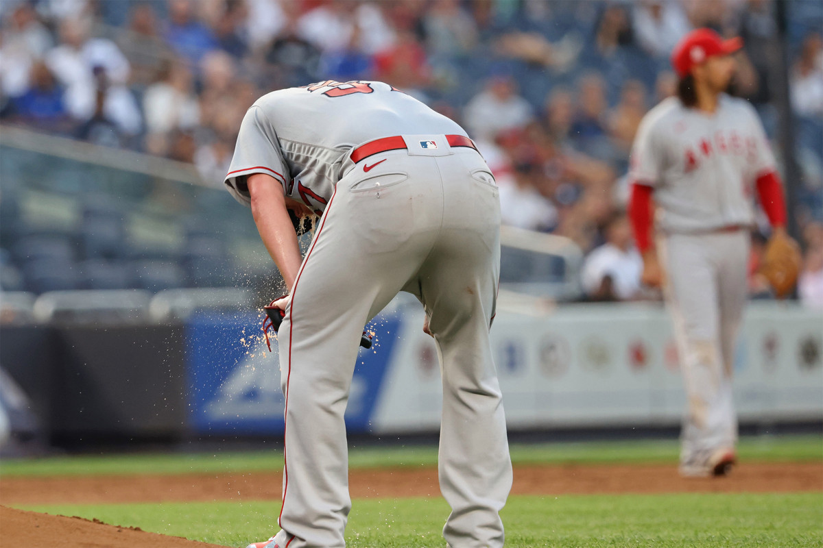 Angels' Dylan Bundy vomits on mound against Yankees in shocking scene