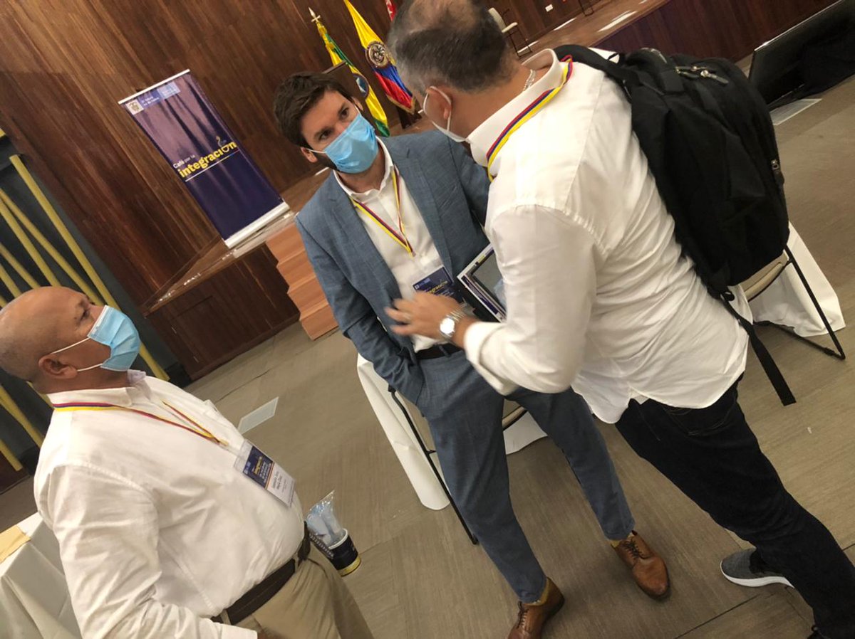 En #Bucaramanga acompañamos a <a href="/GciaFronterasCo/">Gerencia de Fronteras Colombia</a> Gobiernos Locales en el 1er Encuentro de Secretarios por la Integración, para hablar de la migración como una oportunidad para el desarrollo territorial sostenible y así generar calidad de vida en la población migrante y refugiada