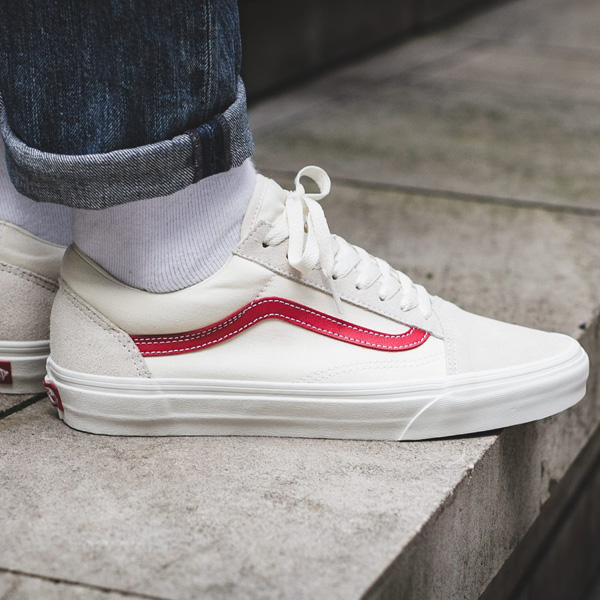 beginnen Paine Gillic elke dag Kicks Deals on Twitter: "You can pickup sizes for the vintage white/red  Vans Old Skool for $51 + FREE shipping. Limited-time offer. BUY HERE -&gt;  https://t.co/uloCn7uDl0 (promotion - use code GET15 at