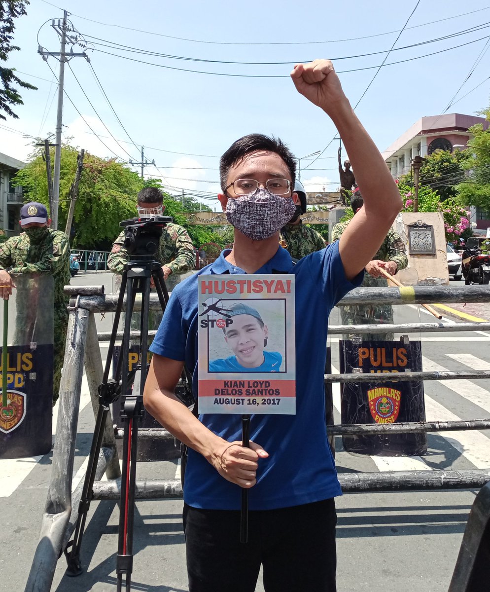 Kian is one of the many children and youth killed by police. Sinira ang mga pamilya, nagdadalamhati ang mga naiwang magulang. 

Today is Duterte's 5th year in office. We can't endure 1 more year (or more years under an anointed successor).

📍Mendiola
#WakasanNa
#ProsecuteDuterte