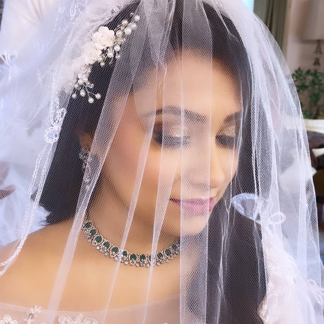 JunejaSohni's tweet photo. Acing the perfect grace and showcasing the beautiful minimalist glow in stunning pearl white!

https://t.co/TxvMLYTDSe

#makeupbysohnij #bridalinspiration #bridesofinstagram #bridesofindia #bridalmakeupinspiration #bridesmakeup #bridalhairstyle #bridalhairandmakeup #bridalstyle https://t.co/hMcWTa4My7