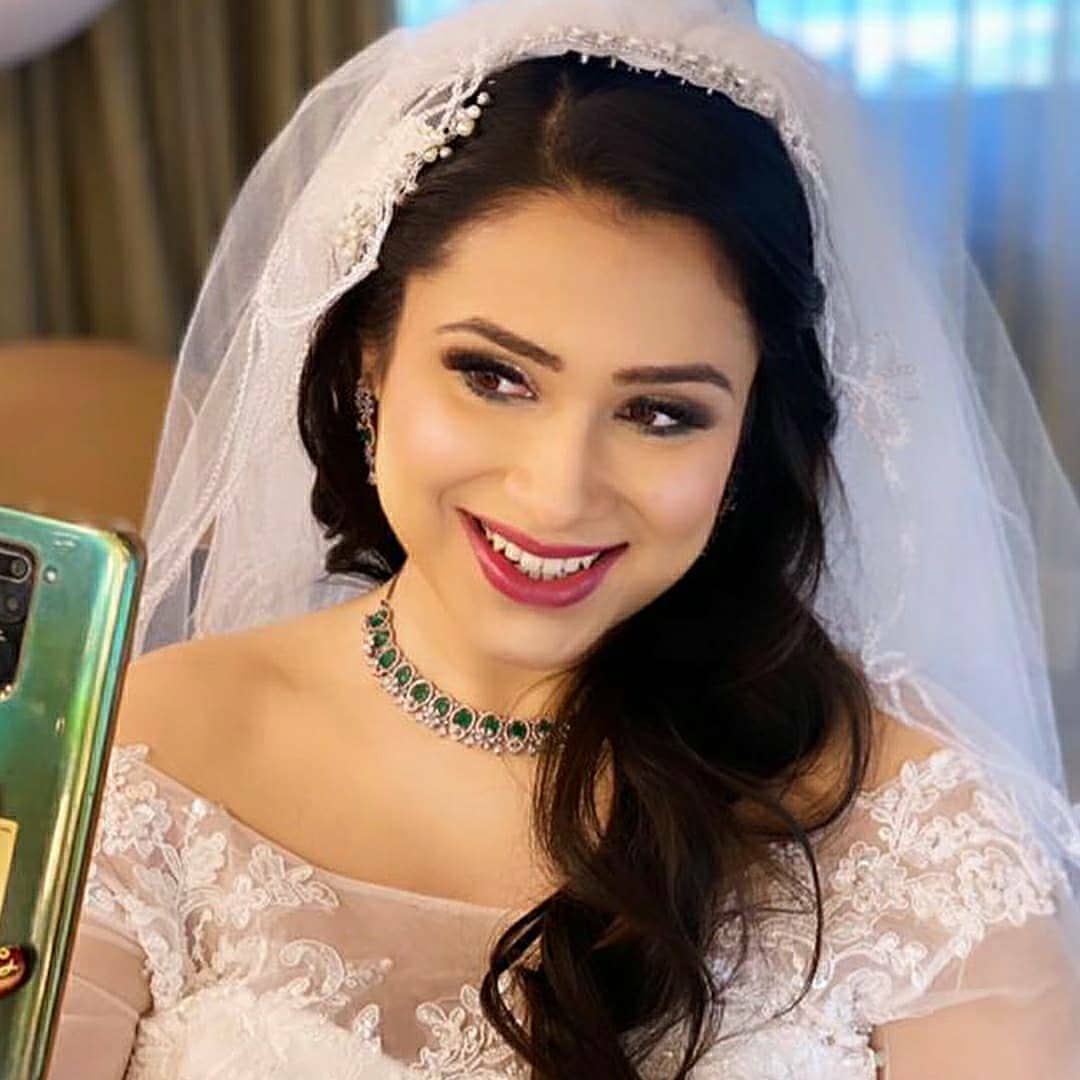 JunejaSohni's tweet photo. Acing the perfect grace and showcasing the beautiful minimalist glow in stunning pearl white!

https://t.co/TxvMLYTDSe

#makeupbysohnij #bridalinspiration #bridesofinstagram #bridesofindia #bridalmakeupinspiration #bridesmakeup #bridalhairstyle #bridalhairandmakeup #bridalstyle https://t.co/hMcWTa4My7