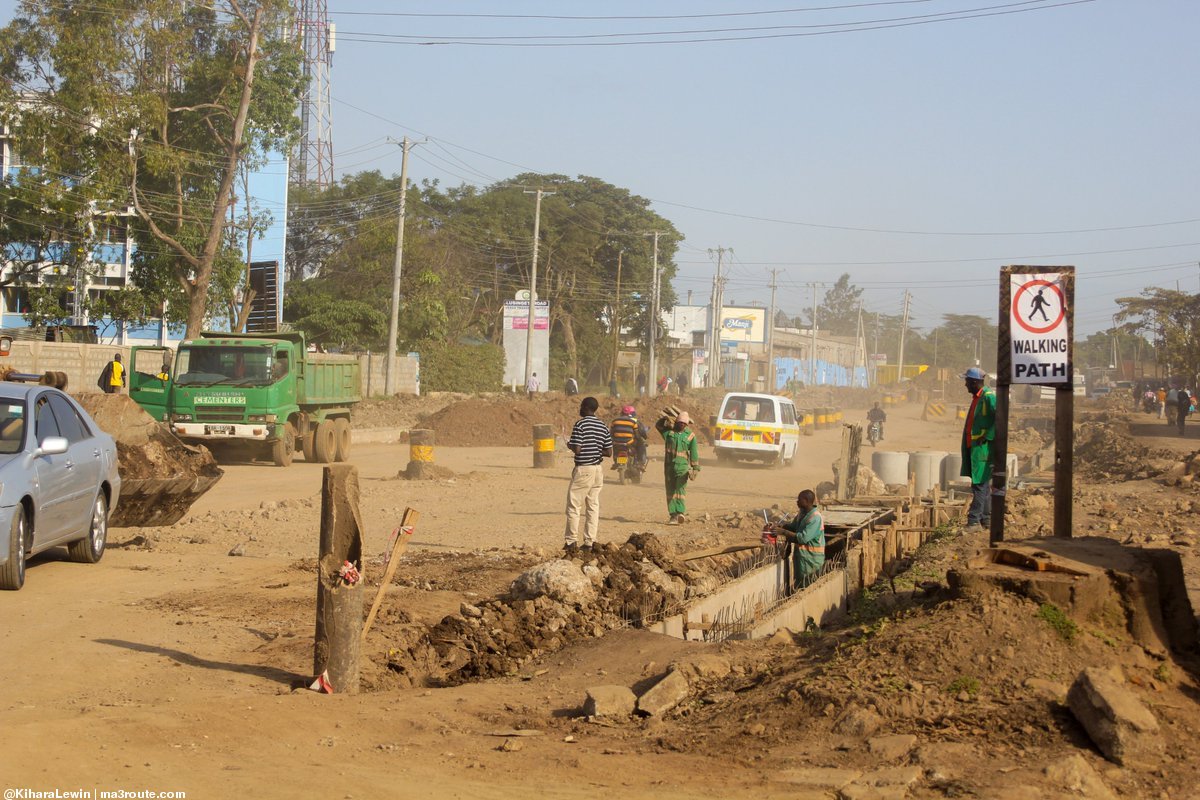 Ma3Route's tweet image. 08:59 Likoni Road

Ground works on Likoni road connecting Jogoo road-Lunga Lunga road, well in progress.

The project will incorporate pedestrian walkways and cyclist path Cc @KenyaProjectske #KenyaProjects   via @KiharaLewin