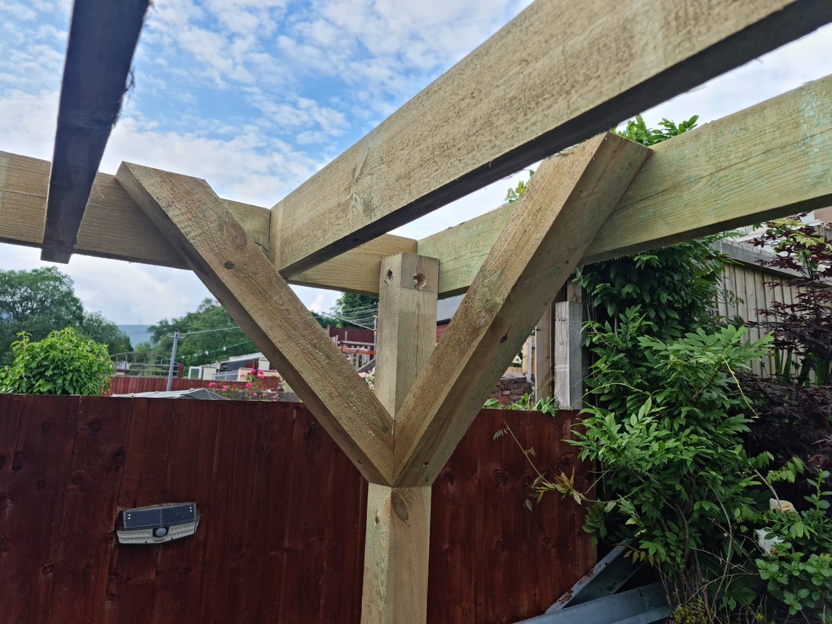 CarnCarpentry's tweet photo. New Pergola made and fitted for a new customer 🔨🪚🔧🪛 https://t.co/HkGhWh9A1C