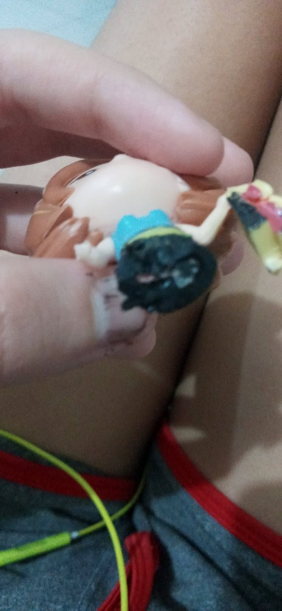 iPukeBlood's tweet photo. o cachorro comeu as pernas da minha rachel https://t.co/1R94uUuuR8