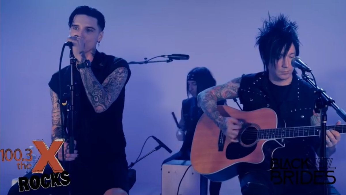mazeobrienz's tweet photo. #ACOUSTOUR #BlackVeilBrides https://t.co/6eVGWp07zs