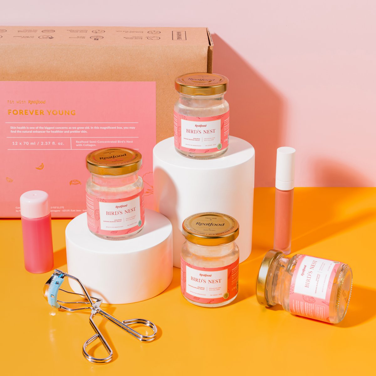 realfood_id's tweet image. Skincare jalan sendiri? Kesepian dong nanti kulit Realfoodfam ☹️ Temenin dengan program 12 hari Realfood Forever Young, yuk! #FitWithRealfood #hidupmelawanwaktu