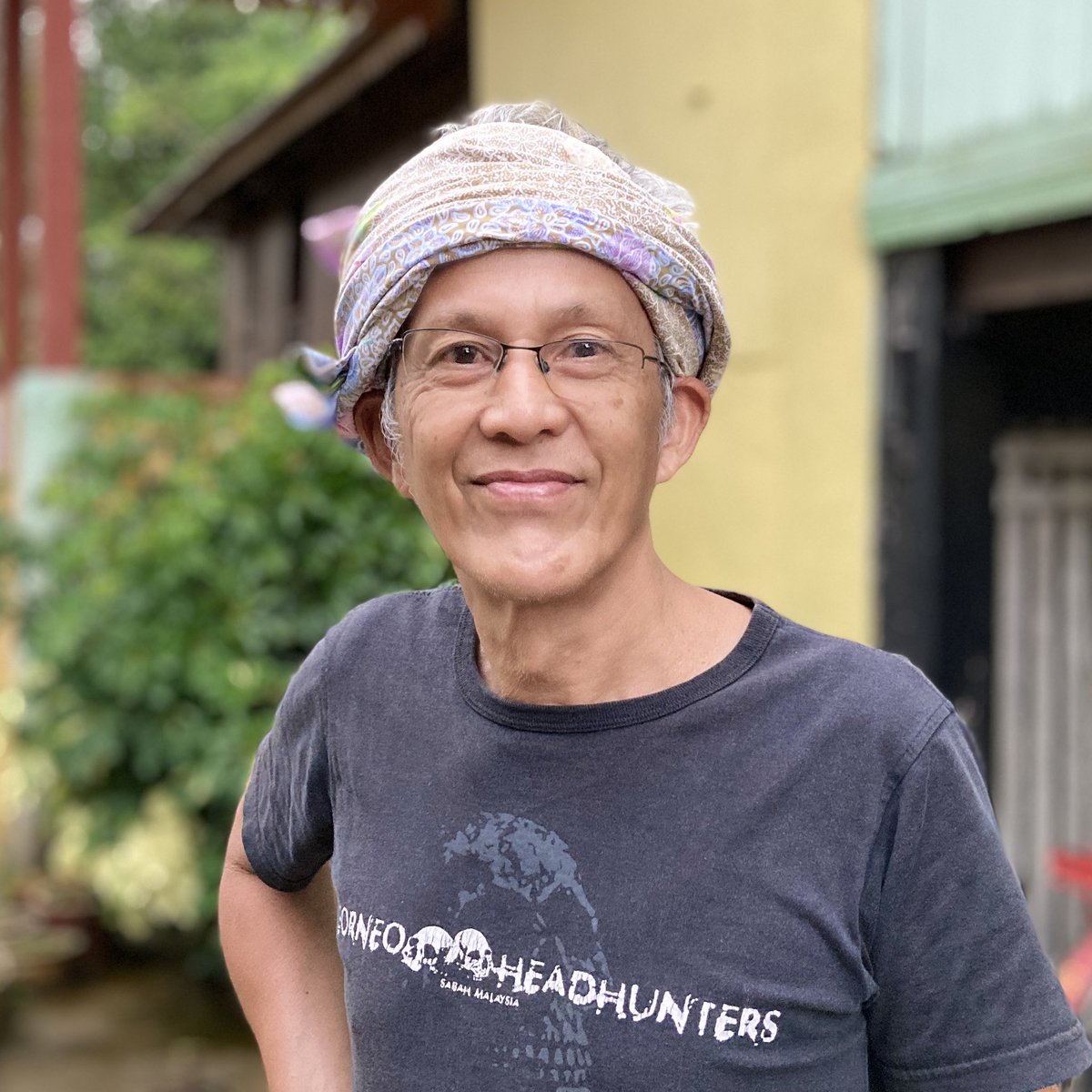 lordofkendal's tweet photo. I am so pleased to have inspired someone to put on #batikSarong.
You ada berani? Post your picture in batik sarong #batikChallenge or make it into a headgear
Jantan berani berbudaya #machoCourageousCultured #batik https://t.co/IGytthG4x5