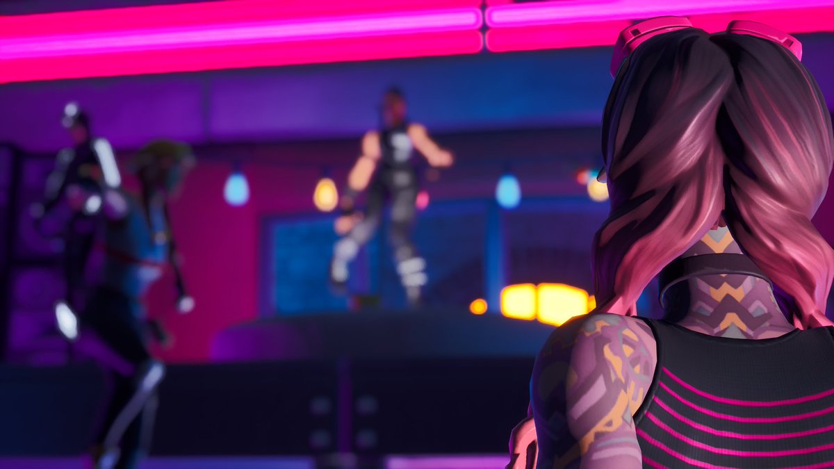 ZechTec's tweet photo. Night is still young... #FortniteAlienInvasion https://t.co/EHRRPFlsM5