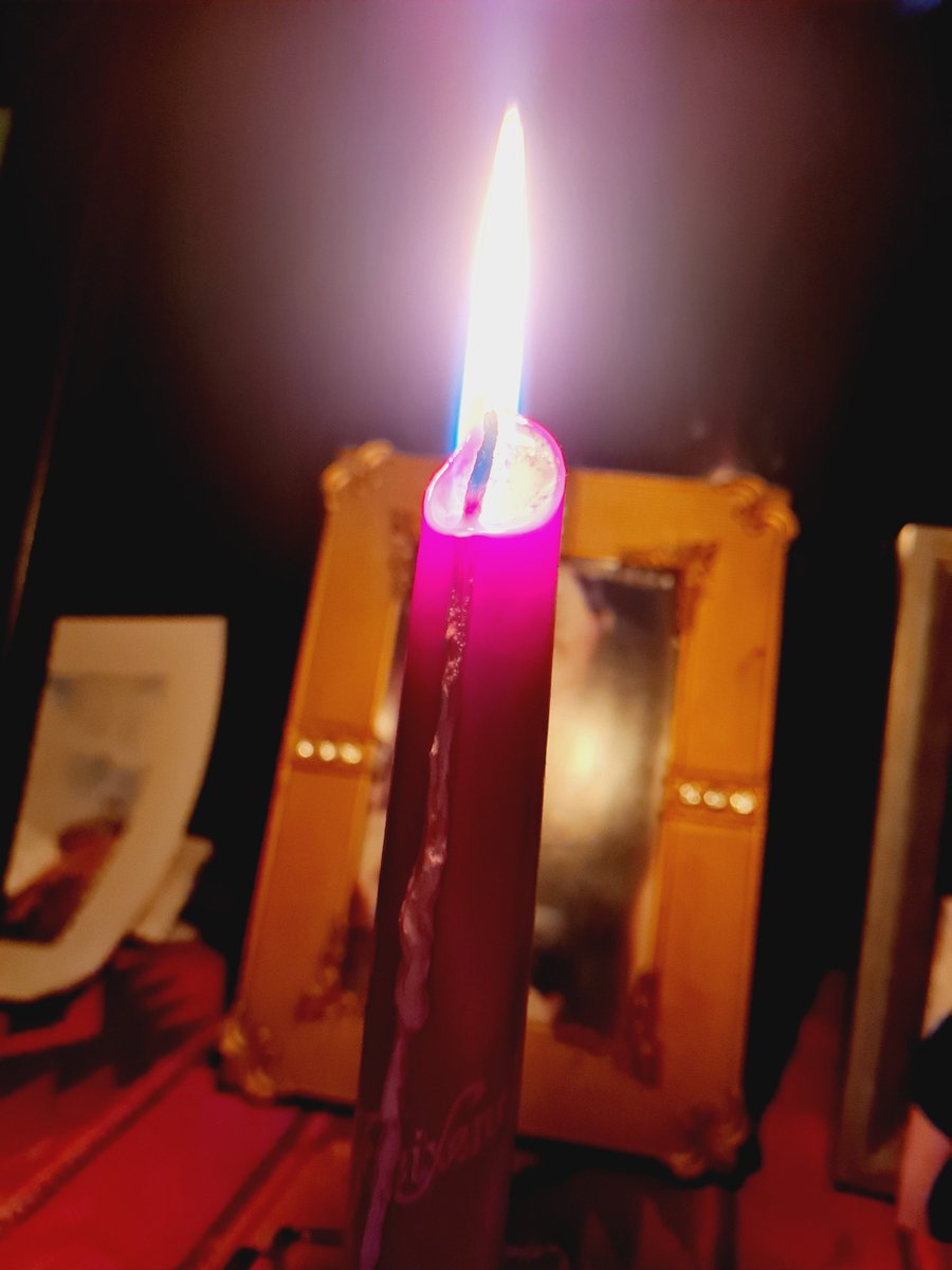 Una luz para Flor y todas las desaparecidas y víctimas de la violencia machista en este país.
#JusticiaParaFlor 
#NiUnaMenos