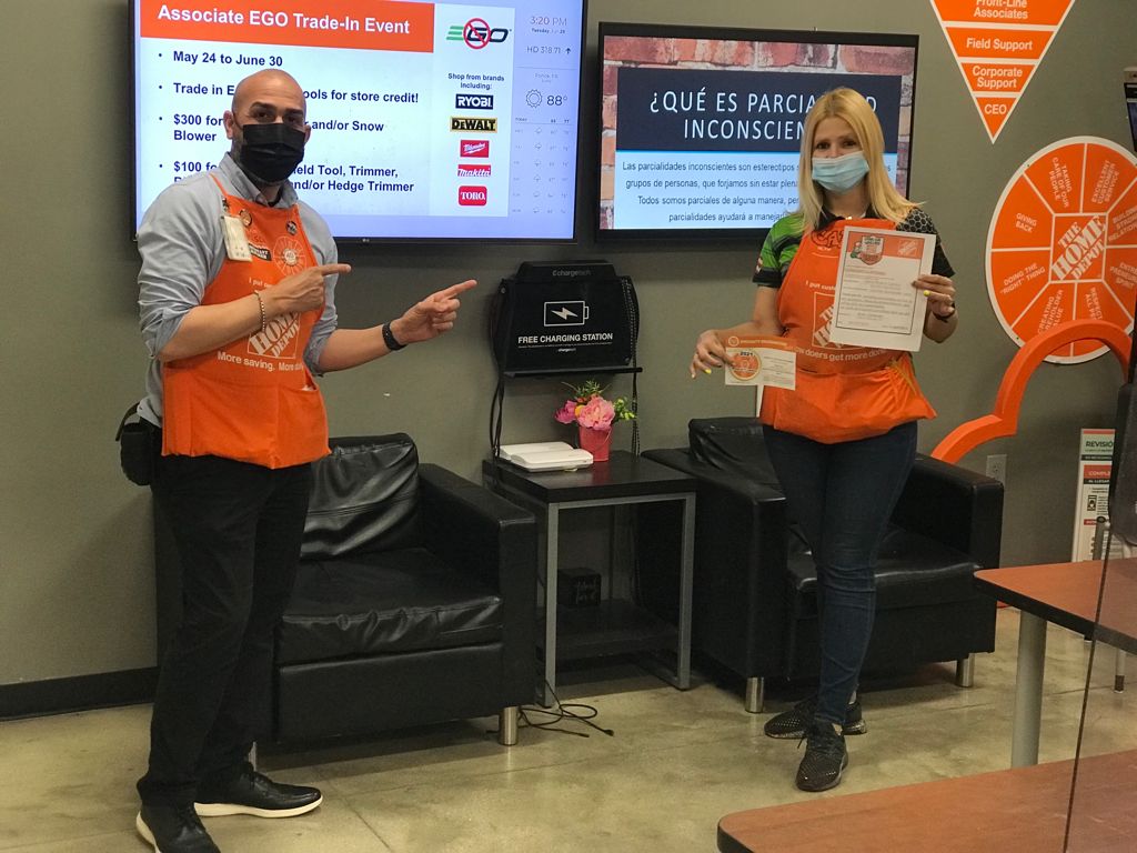NelsonD33's tweet photo. Carla specialist recognized by our DM @Ana_jimenez4 and at the same time we celebrate because the specialist of the month award was won again https://t.co/WVnFKuBY6X