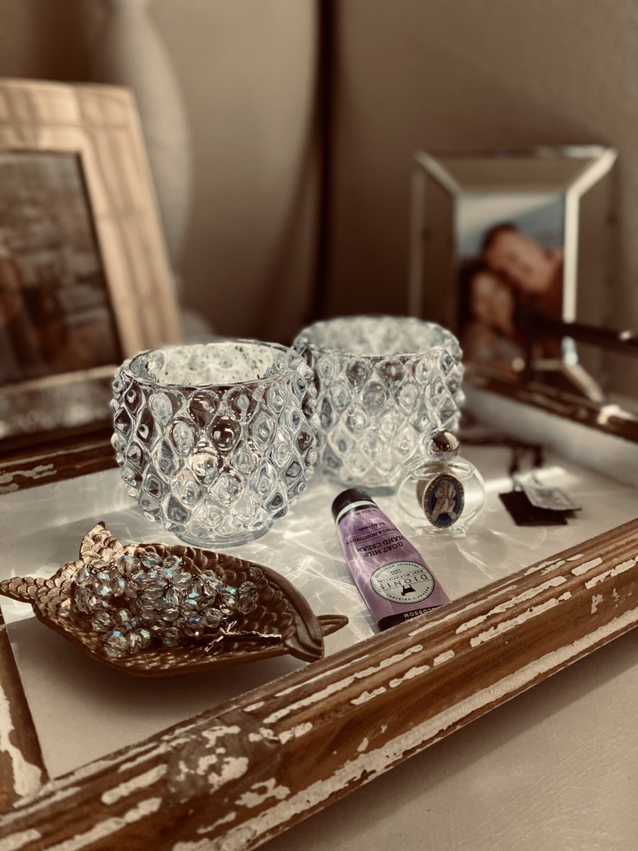 RKolinko's tweet photo. Nightstand Essentials

#rosary #holywater  #brownscapular #handcream
#discerningheartsapp https://t.co/XDQMtsB4QF