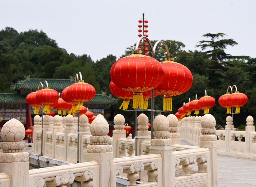 SpotlightBJ's tweet photo. Good Morning Beijing!🌞🌄

💐🏮Parterres &amp; red lanterns have been set up in Beihai Park, #Beijing, to greet the coming 100th anniversary of the founding of the Communist Party of China (CPC).[📷/VCG] #SpotlightBeijing #CentenaryHighlights #LovingBeijing https://t.co/YBh2wxVyeF