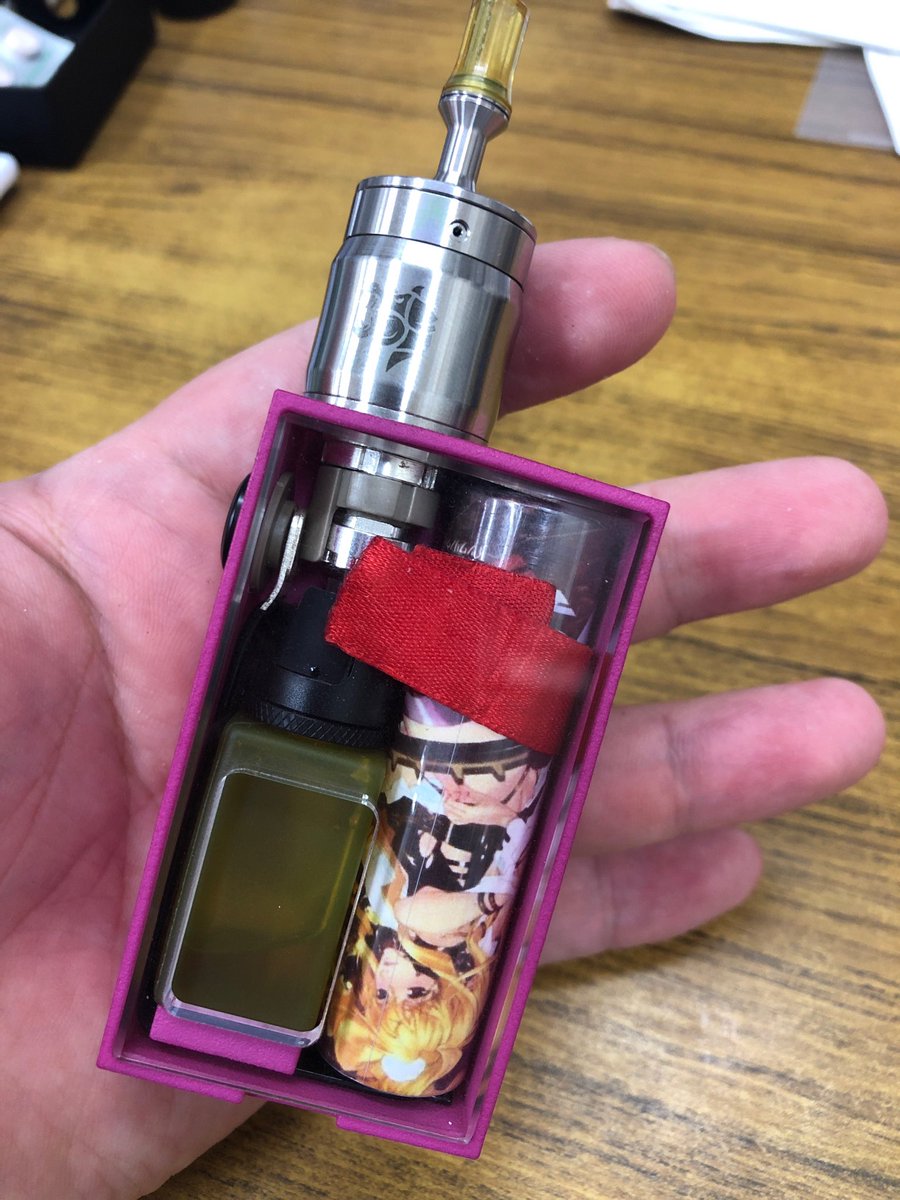 takureon1's tweet photo. 純正には無い、裏パネルも入れられるように設計して貰ってですね。

コレを〜
こうして〜
(　ﾟ∀ﾟ)ﾎﾟｩ！！

印刷した紙を仕込めるようになってて痛MODにも出来るんです。
クリアパネルを作る必要がありますがw

#VAPE好きと繋がりたい #VAPE #VAPERさんのフォロー歓迎です
 #裸族の服 https://t.co/bdBZT4b6sm