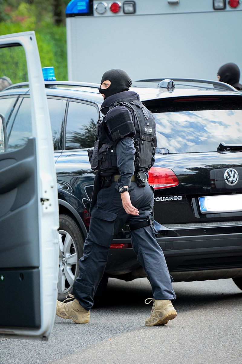 妄想大好き人間 No More Us スイス警察の特殊部隊 エンツィアン の所属がどこなのか分からん 独版ウィキでは ベルン州警察 日本版ウィキでは チューリッヒ州警察 ってなってる T Co Qjjqi12wnw Twitter