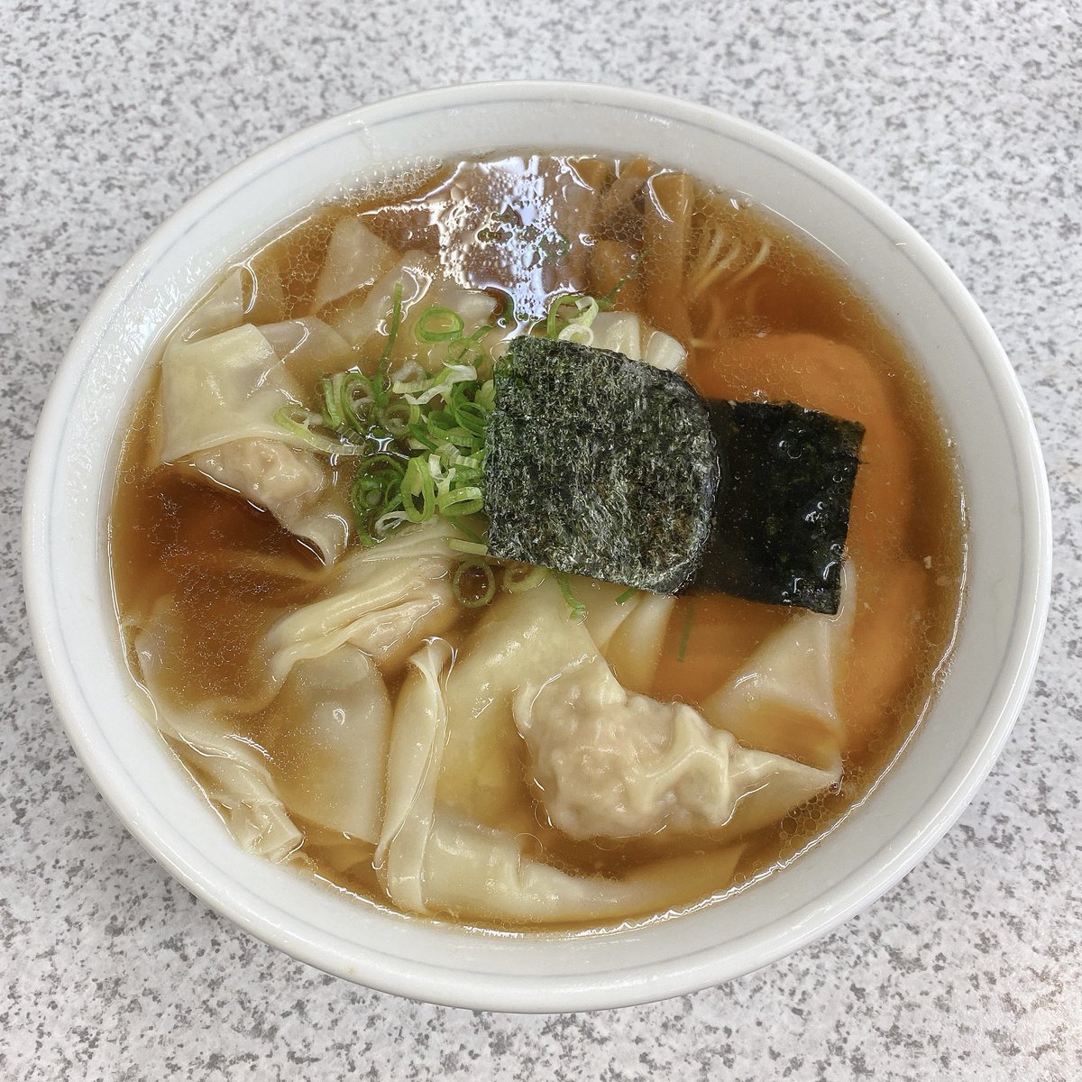 わるのすけ V Twitter 支那そばや鶴ヶ峰店 鶴ヶ峰 塩チャーシューめん 醤油ワンタンめん 最後に連食させていただきました ホロホロのチャーシューにチュルンチュルンなワンタン そしてパツっとした食感のツルシコ細麺 もう食べられないのは寂しいですが
