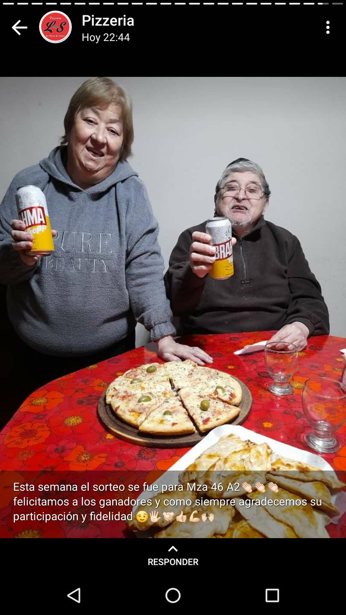 arlanddria_'s tweet photo. MIS ABUELOS SE GANARON UNA PIZZA Y UNA DOCENA DE EMPANADAS DE PEDIR TANTO DELIVERY aspiro a tener una vida así https://t.co/vtwQe0YAQP