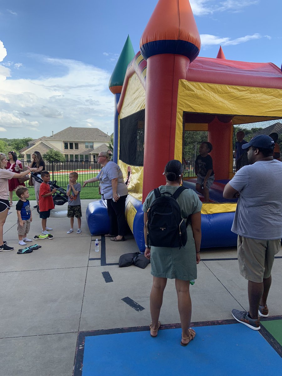 mr_hennig's tweet photo. It was awesome to see so many Ridgeview families laughing, playing, and making memories together this summer. Thank you to the RES staff &amp; PTA for the hard work to make the 2021 Block Party happen. @RidgeviewKISD https://t.co/iVBihwgEeY