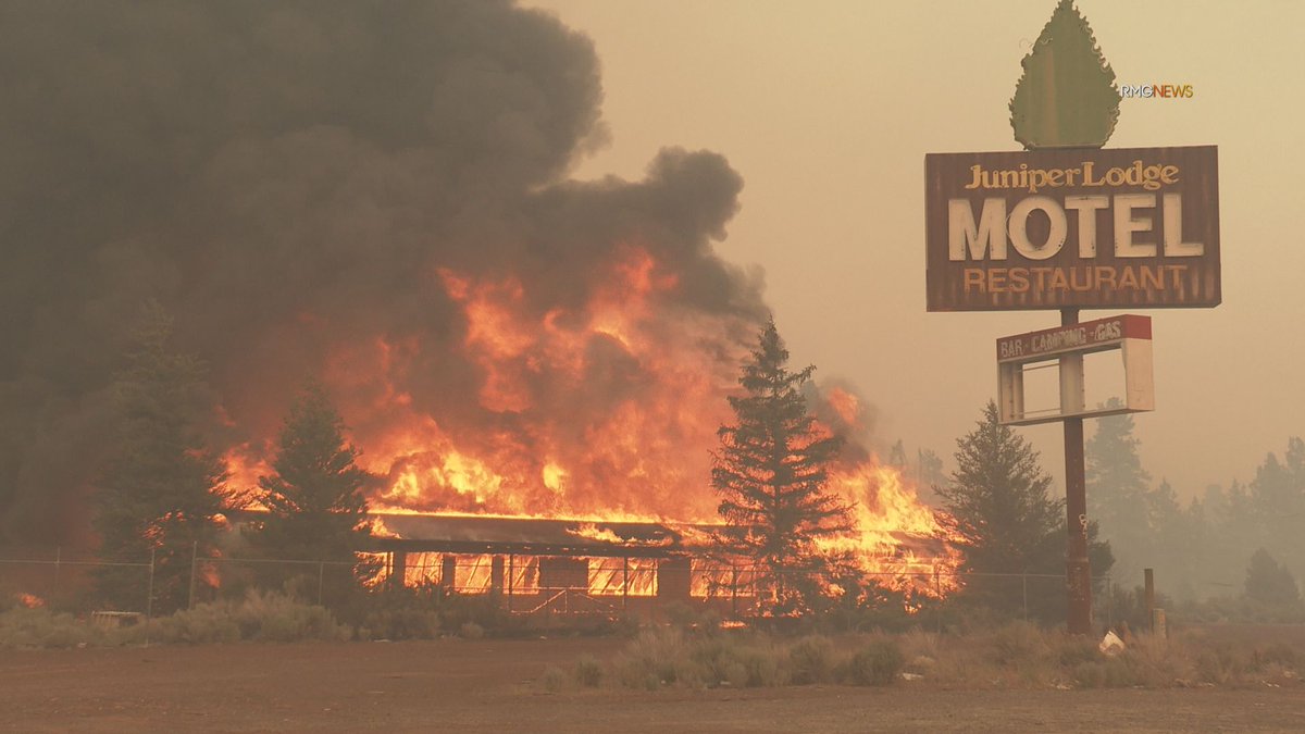 RMGNews's tweet image. Abandoned Juniper "Bates" Motel goes up in flames along with other large structures in Macdoel, CA during the now 6000 Acre #TenantFire.
