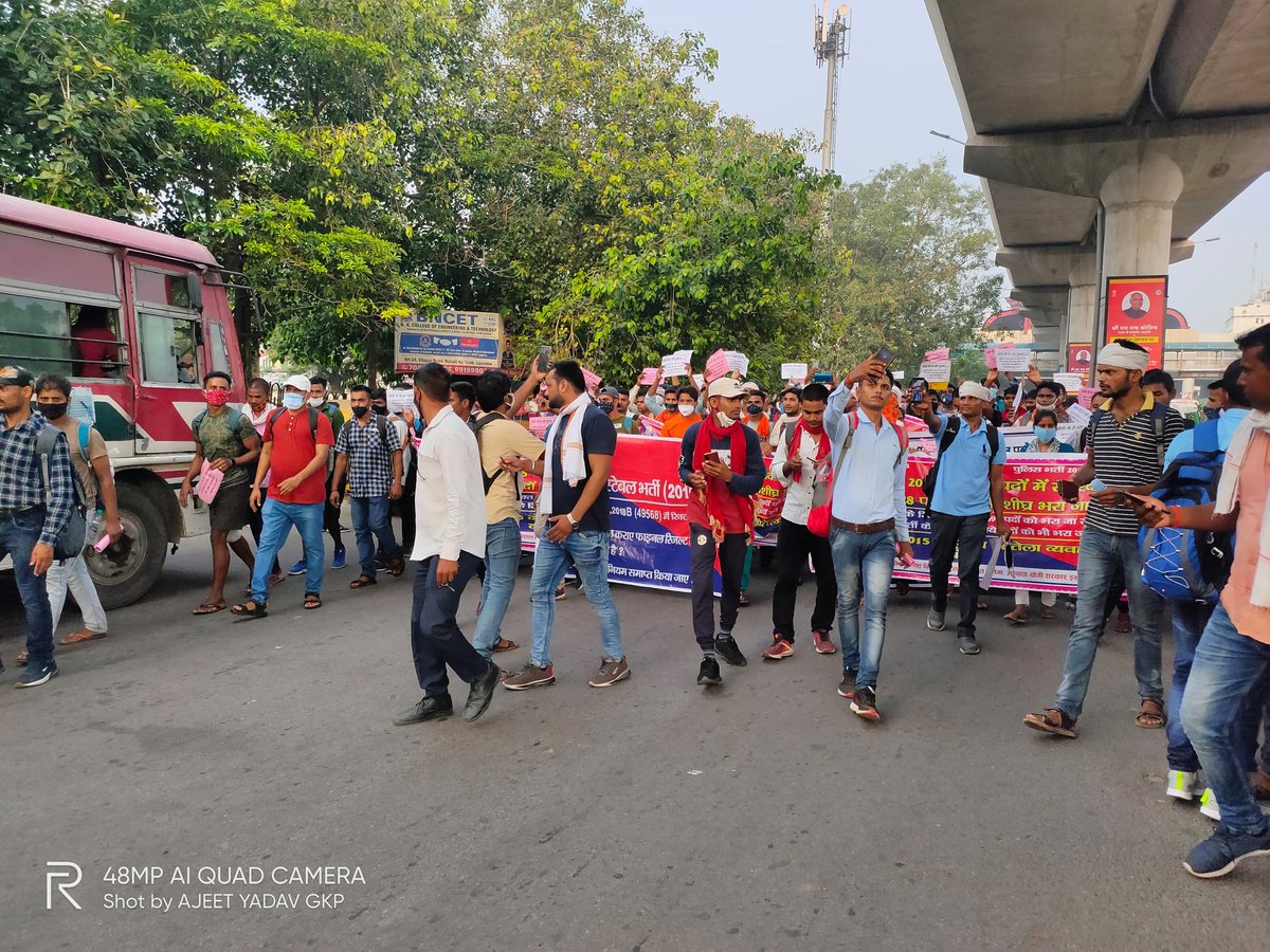 इन <a href="/UPPolice2013/">#JusticeforUPPolice2013</a> के अभ्यर्थियों के साथ न्याय हो।
2018 में 8678 अभ्यर्थियों को मेडिकल के लिए बुलाया  गया, लगभग 5500 अभ्यर्थी को मेडिकल एवं भर्ती बोर्ड द्वारा निर्धारित सभी चरणों को पास कर लिया है, फिर भी नियुक्ति नही मिली।
<a href="/Abhishek1Yadav3/">Abhishek</a> 
<a href="/chandrajeet127/">Chandrajeet Yadav</a> 
#justiceforUPPolice2013