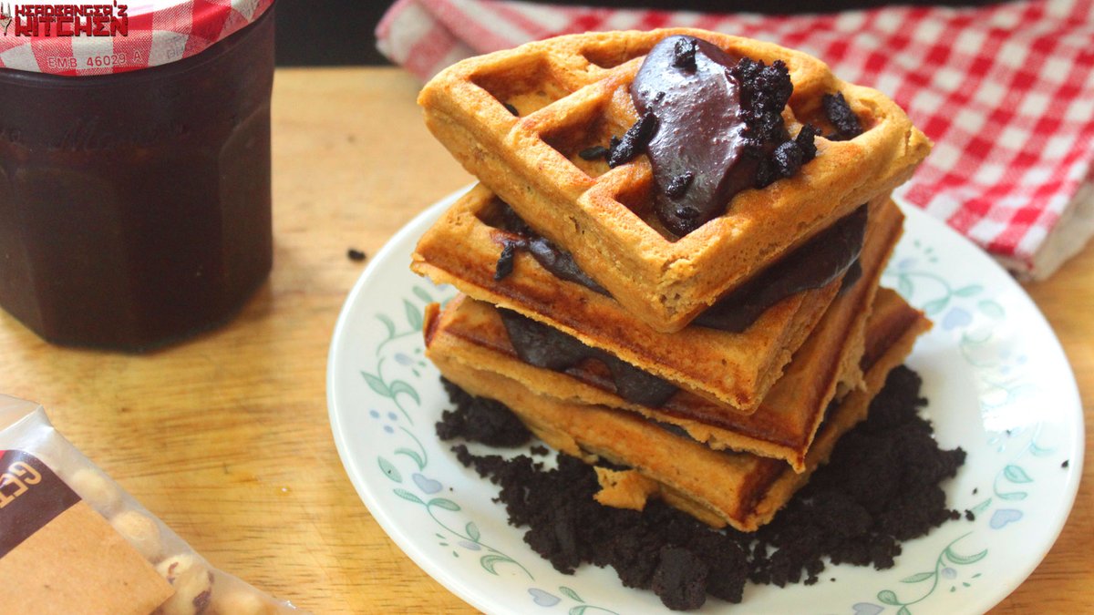 LIKE for team SAVOURY waffles or RT for team SWEET waffles. What's your fav filling/topping for these babies? 

L: Almond Flour Waffles
headbangerskitchen.com/recipe/almond-…

R: Coconut Flour Waffles
headbangerskitchen.com/recipe/keto-co… 

Cheers &amp; Keep Cooking! #waffles #ketorecipes #ketodiet