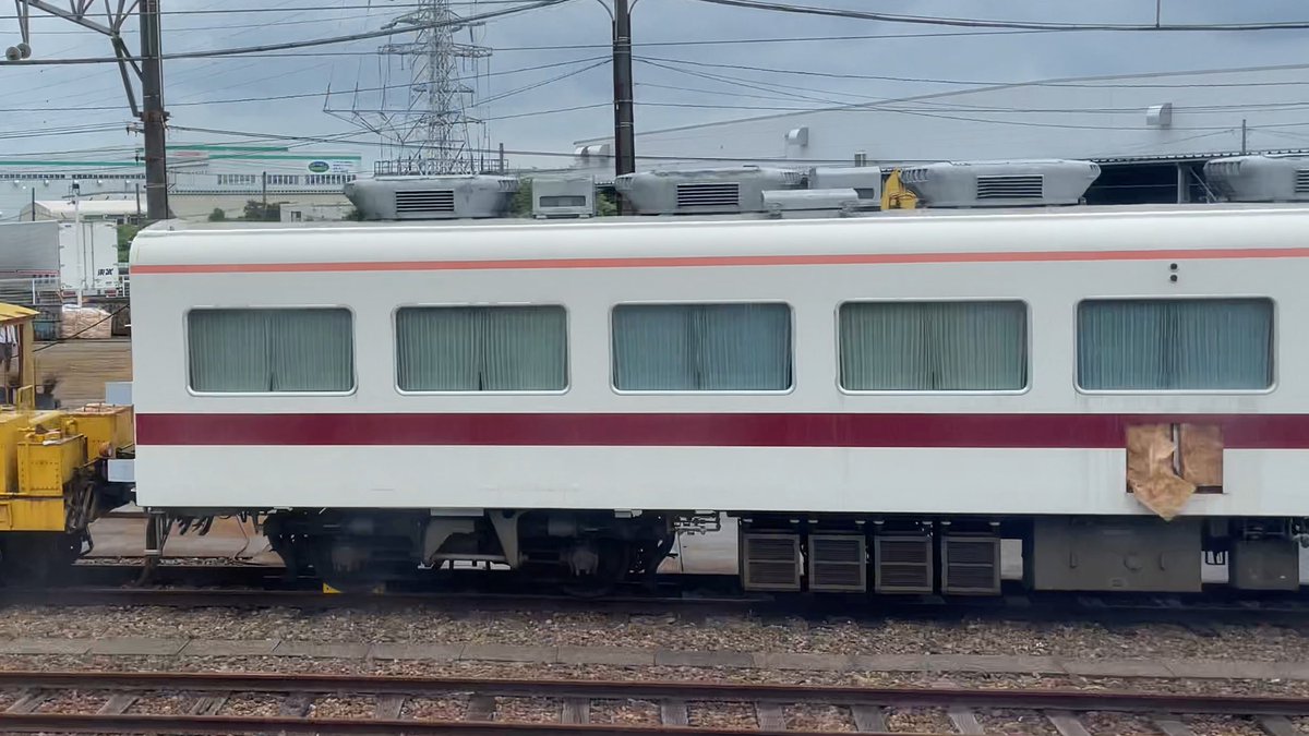 Rail_Channel's tweet photo. 2021.6.30の北館林
#352F は352-3号車の姿が見えず。352-1号車と352-2号車の内装撤去が始まってますね。352-4号車を含め、ナンバー部分が切り抜かれてるという状況。4枚目は小田急 #1000形 #1059F の台車だろうか?
#350型 https://t.co/ilMxT4CDAa