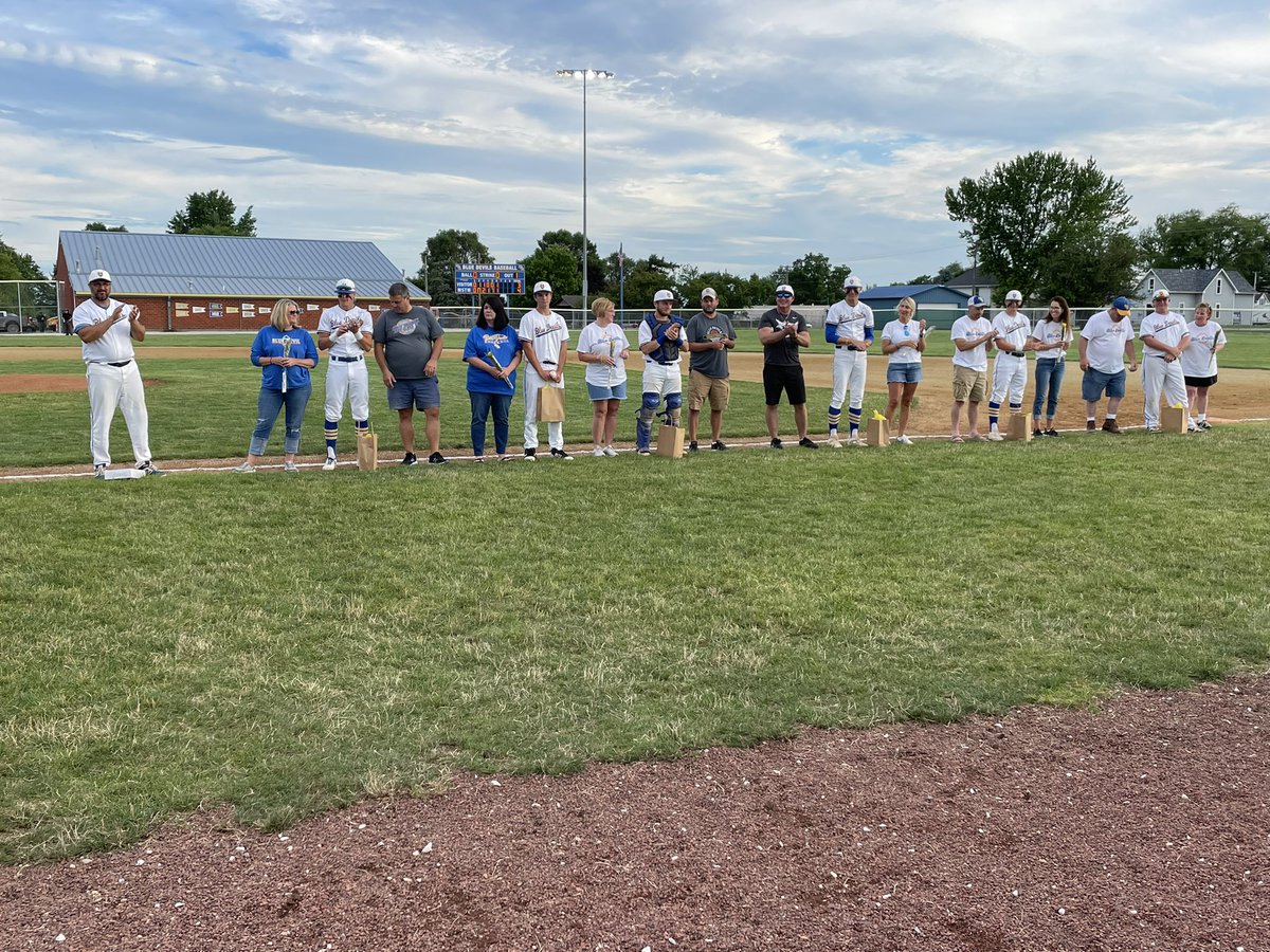 MSTM_BlueDevils's tweet photo. Thank you and congratulations to the 2021 baseball seniors! #GoBlueDevils #BlueDevilPride Not pictured: Brooks, Lisa and Mark Trom #TromStrong https://t.co/7i25IVAz82