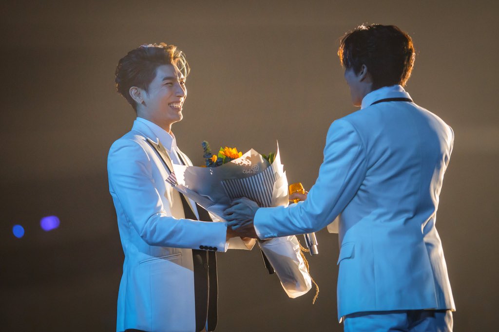 JheanJha's tweet photo. ผึ้งรู้ว่ารัก                       เพิ่งรู้ว่ารัก https://t.co/dAEBA057my
