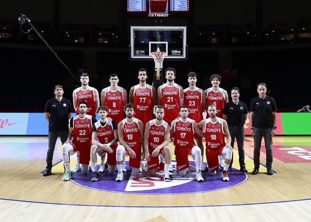 Lamineyamalturk's tweet photo. 1 2Dev Adam FIBA Olimpiyat Elemeleri ilk maçında Uruguay'ı 95-86 mağlup etti. 🇹🇷 https://t.co/XwSIsSvJkR