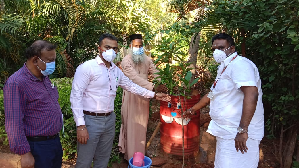 ACTumakuru's tweet photo. ಸನ್ಮಾನ್ಯ ಭಾರತ ಸರ್ಕಾರದ ವತಿಯಿಂದ ಶ್ರೀ ಡಾ॥ ಆರ್,ಜಿ ಆನಂದ್ ರವರು ಸದಸ್ಯರು NCPCN ದೆಹಲಿ,ರವರು ಕುಣಿಗಲ್ ತಾಲ್ಲೂಕಿನಲ್ಲಿ ಭತ್ತರಹಳ್ಳಿ ಗ್ರಾಮದಲ್ಲಿರುವ ದಾಯ ಸಂಗಮ ಸಂಸ್ಥೆಯಲ್ಲಿ ಶ್ರೀಯುತರು ಆಗಮಿಸಿ voice of toys ಎಂಬ ಭಾರತ ಸರ್ಕಾರದ make in India ಕಾರ್ಯಕ್ರಮದ ಮೂಕಾಂತರ ತಯಾರಿಸುವ ಕಾರ್ಯಕ್ರಮ ದಲ್ಲಿ ಭಾಗವಹಿಸಲಾಯಿತು. https://t.co/2UX7wPwEC3