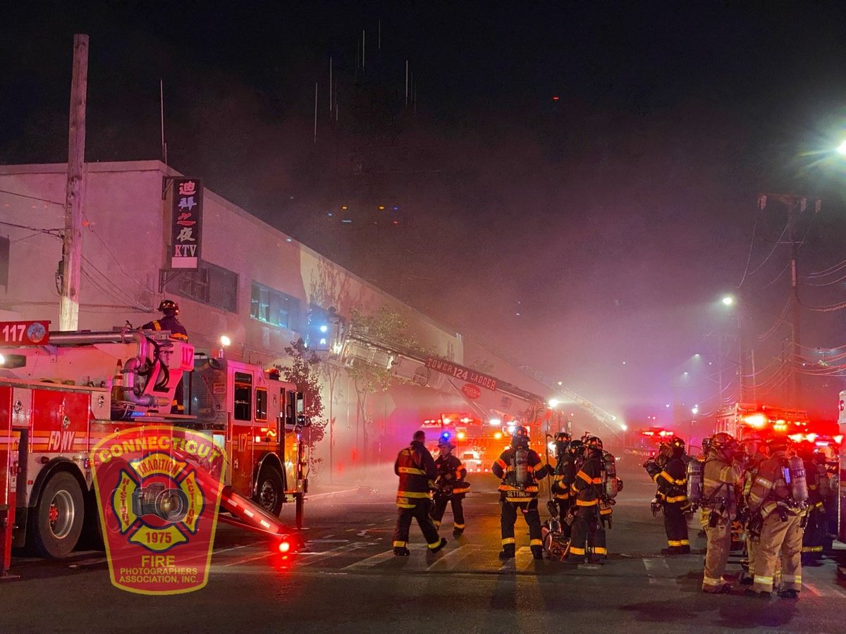 ctfirephoto's tweet photo. Happening Now - CFPA New York City member Chris Clarke (@FirstDuePhotog) is on the scene of a two alarm fire in a commercial building in Queens, NY.
#queensny #queensfire #queens #FDNY https://t.co/2LwEYgzfkL
