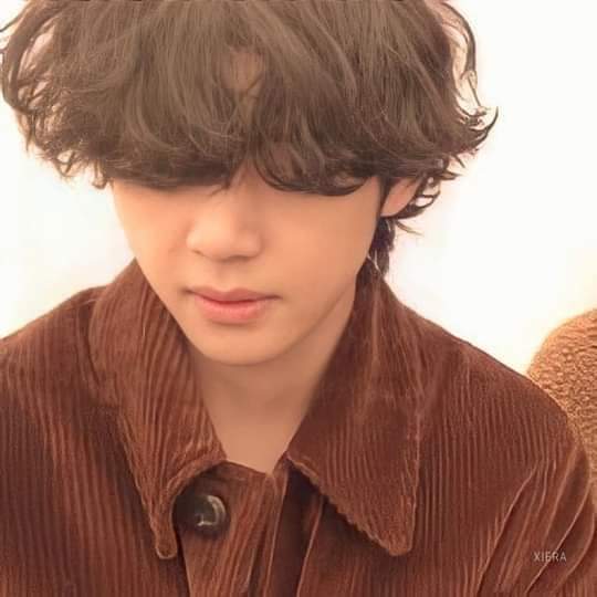 VianyyyyM's tweet photo. El color café le queda muy bien a Tae (╥﹏╥)♡  #KCAMexico #ARMY #BTS @BTS_twt 

(Estás votaciones están vigentes besties) https://t.co/yvNOMjaYtN