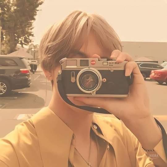 VianyyyyM's tweet photo. El color café le queda muy bien a Tae (╥﹏╥)♡  #KCAMexico #ARMY #BTS @BTS_twt 

(Estás votaciones están vigentes besties) https://t.co/yvNOMjaYtN