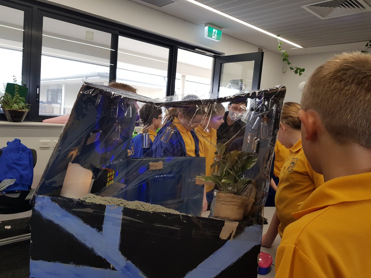 JacquieHardwick's tweet photo. Finishing our design task team work and creativity thinking 22nd century go carts https://t.co/6xy1oebZIm