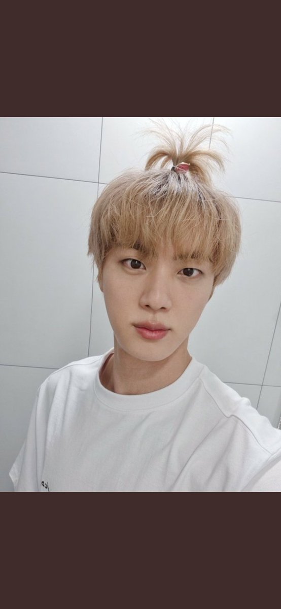 RaghadArmy13's tweet photo. Jin I love you 🤍🎤 https://t.co/pWPuJnYJgO