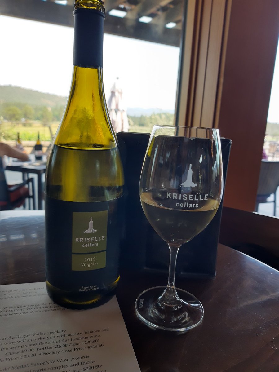 Regresamos a #KriselleCellars para degustar el #Viognier #2019 muy aromático! #SouthernOregon #Winery #WineTime #Oregon
