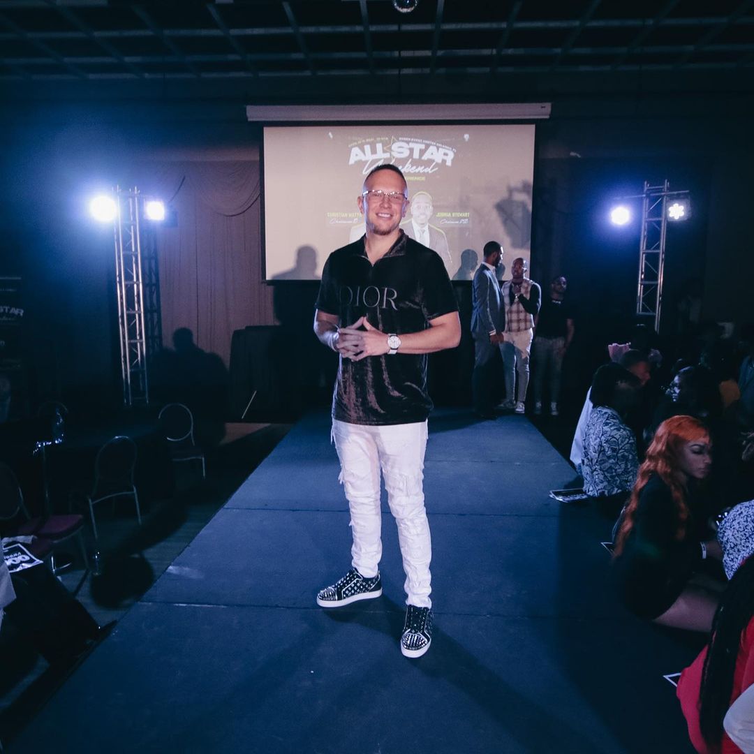 longmoneyluc_'s tweet photo. Big Smiles 😁
Big bag 💰
Big drip 💧
Big vibrations ⚡️
Got em big mad 🤷🏼♂️
2021 all quantum leaps ... financially, spiritually, and mentally 🤞🏼
#100m
#PerMonth
#Billi
#WatchMeWork https://t.co/z1KwuSfHKt