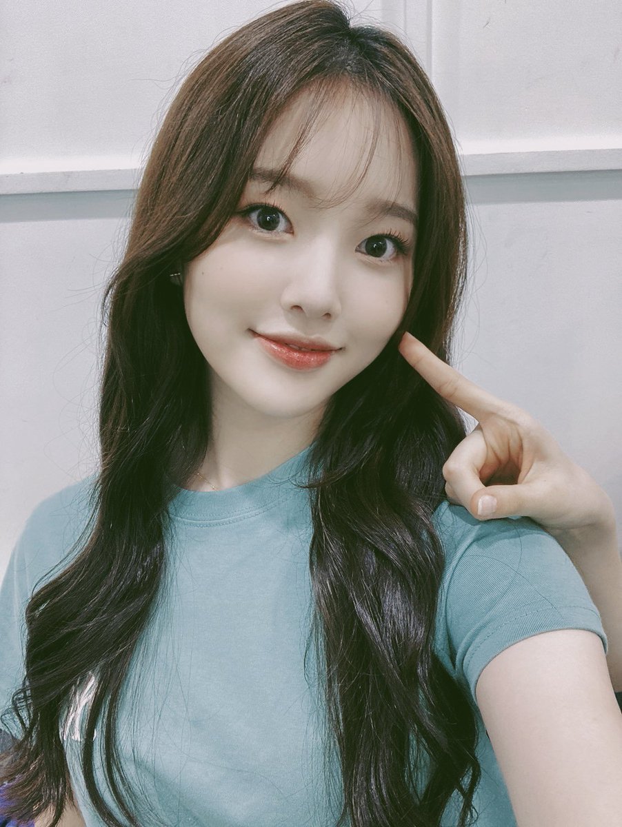 soojinelee's tweet photo. one year passed, summer to another summer. thank you for everyone who loving weeekly until now. we will working hard to paying every love we've received. happy weeekly day!♡ https://t.co/2pEm2Veeqe